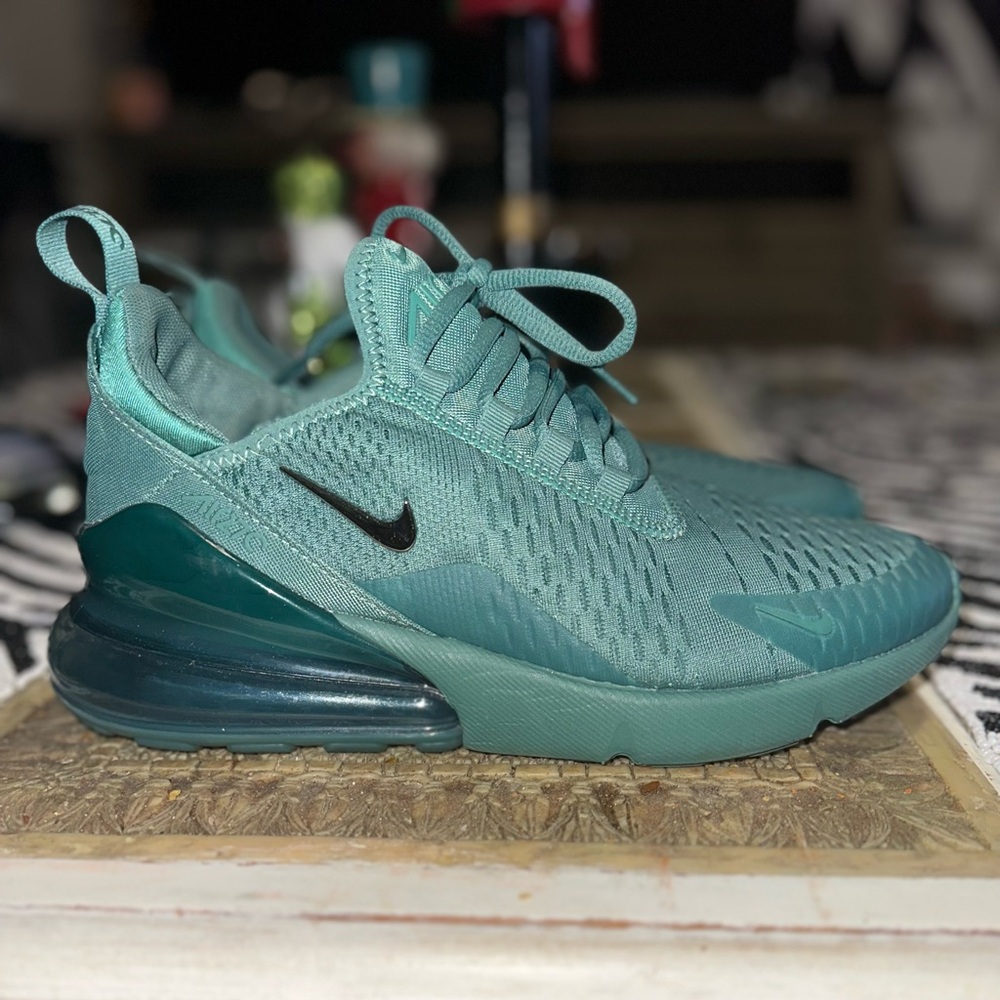Nike Air Max 270 in Bicoastal Metallic Chrome Size 9.5